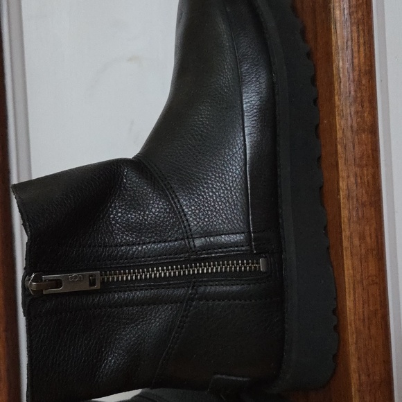 UGG Black Leather Booties Ladies size 7 - Picture 4 of 6
